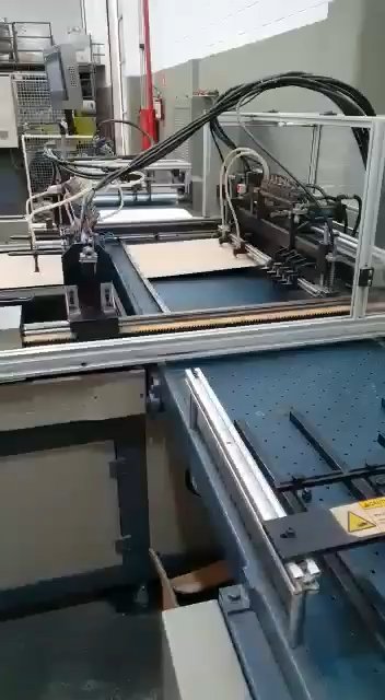 Máquina de Capa dura e tabuleiros